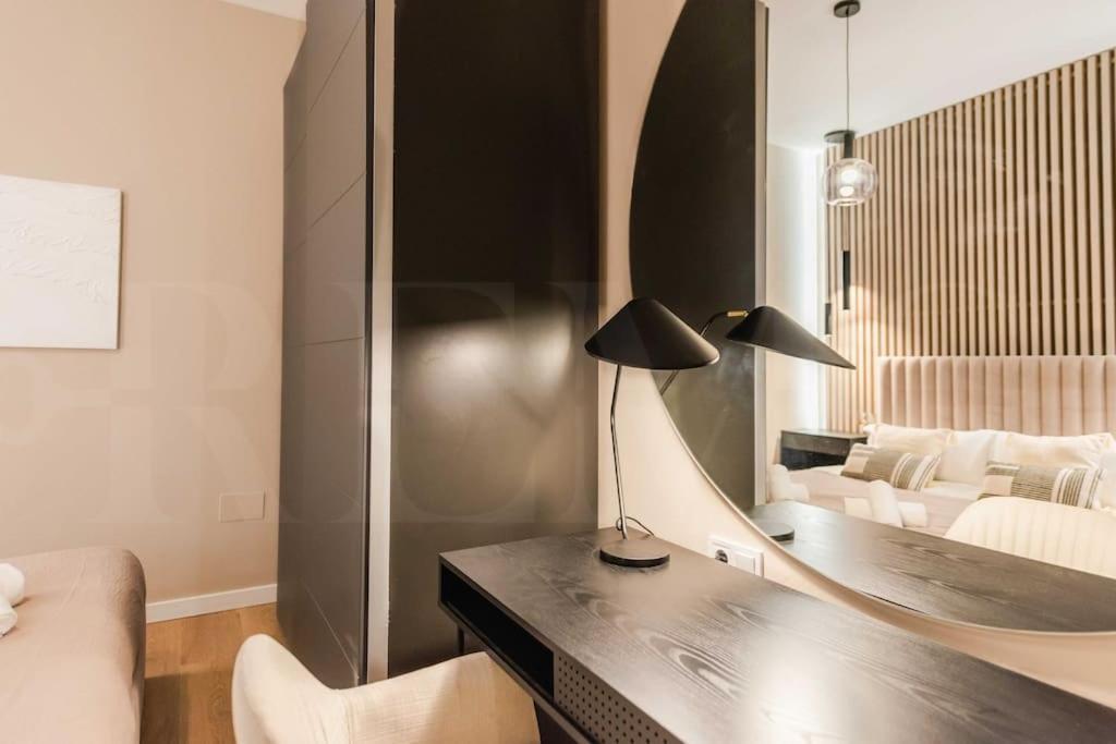 Contemporary Minimalist Apartment By Rems Малага Екстериор снимка