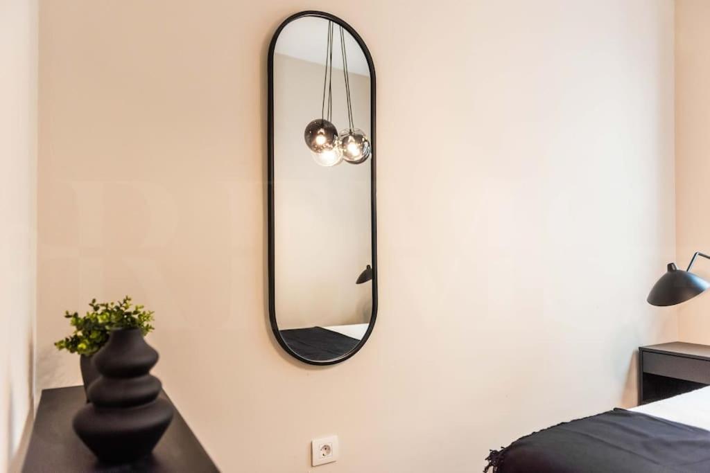 Contemporary Minimalist Apartment By Rems Малага Екстериор снимка
