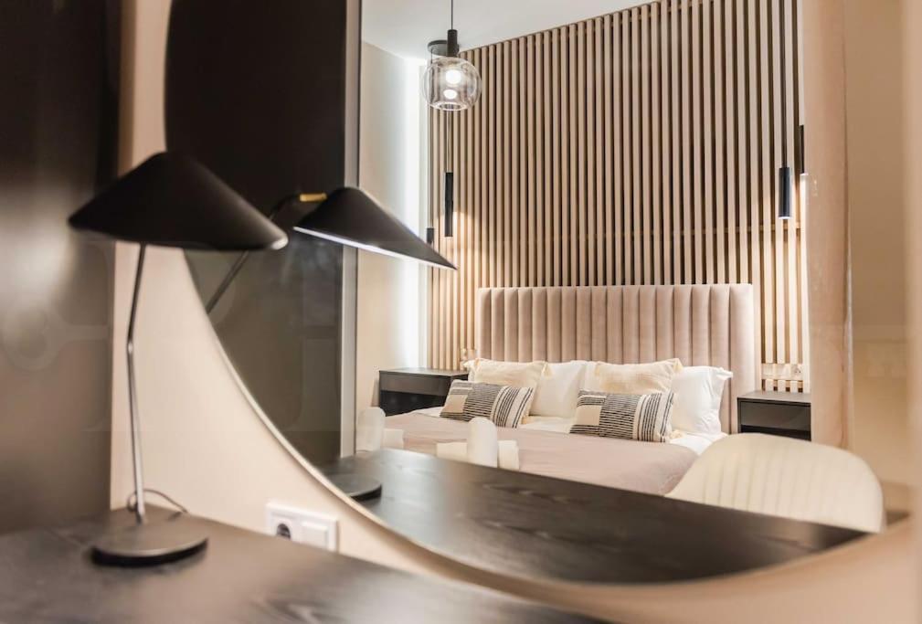 Contemporary Minimalist Apartment By Rems Малага Екстериор снимка