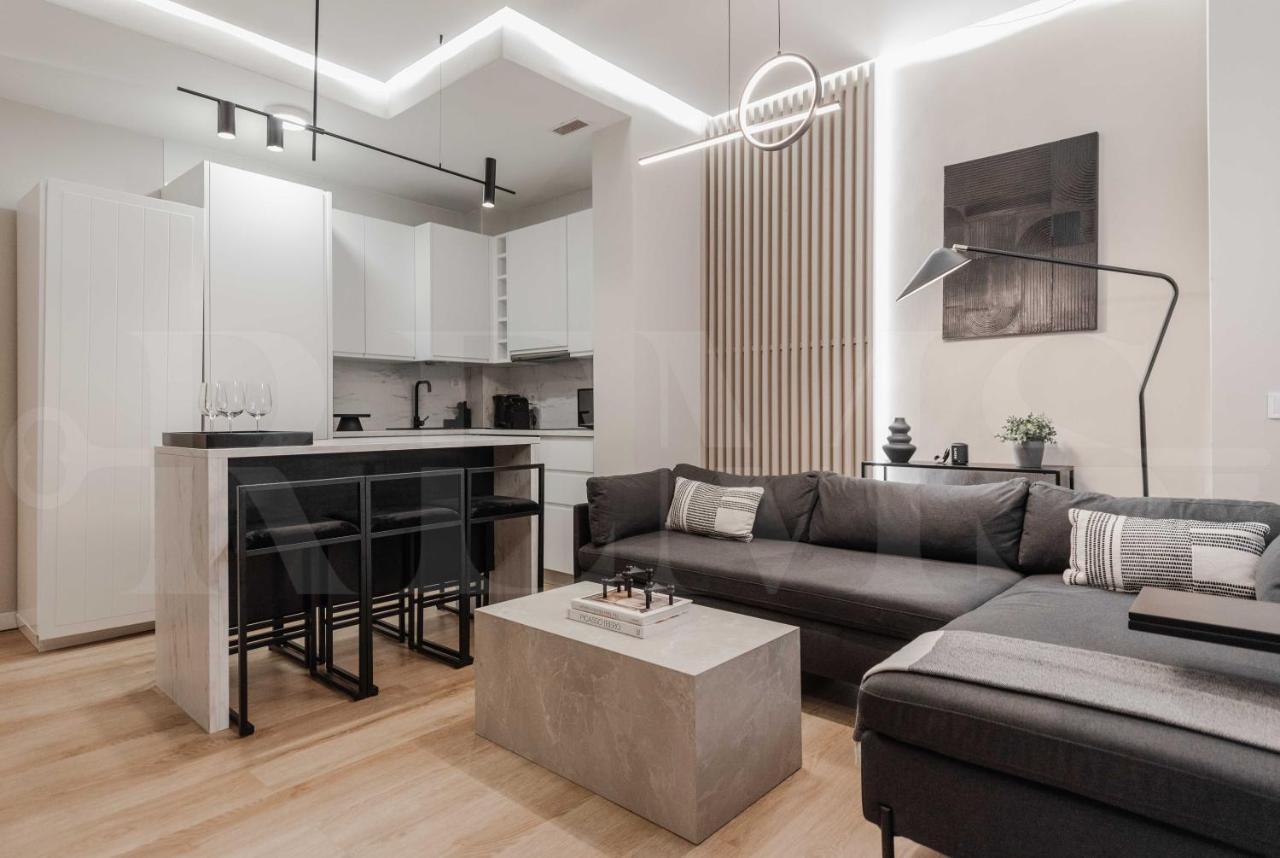 Contemporary Minimalist Apartment By Rems Малага Екстериор снимка